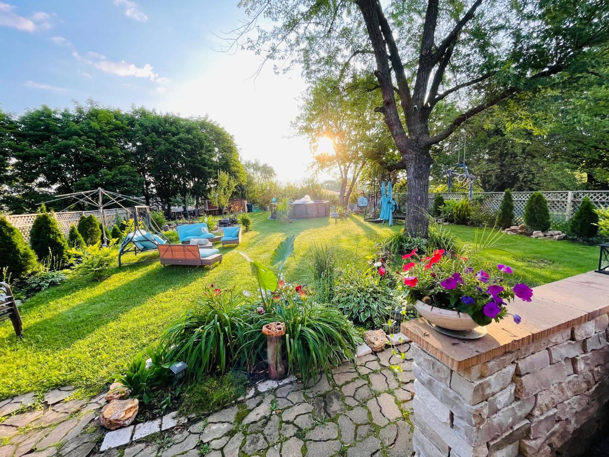 Schaumburg Paradise Oasis With A Secret Garden And Private Pool Eksteriør billede